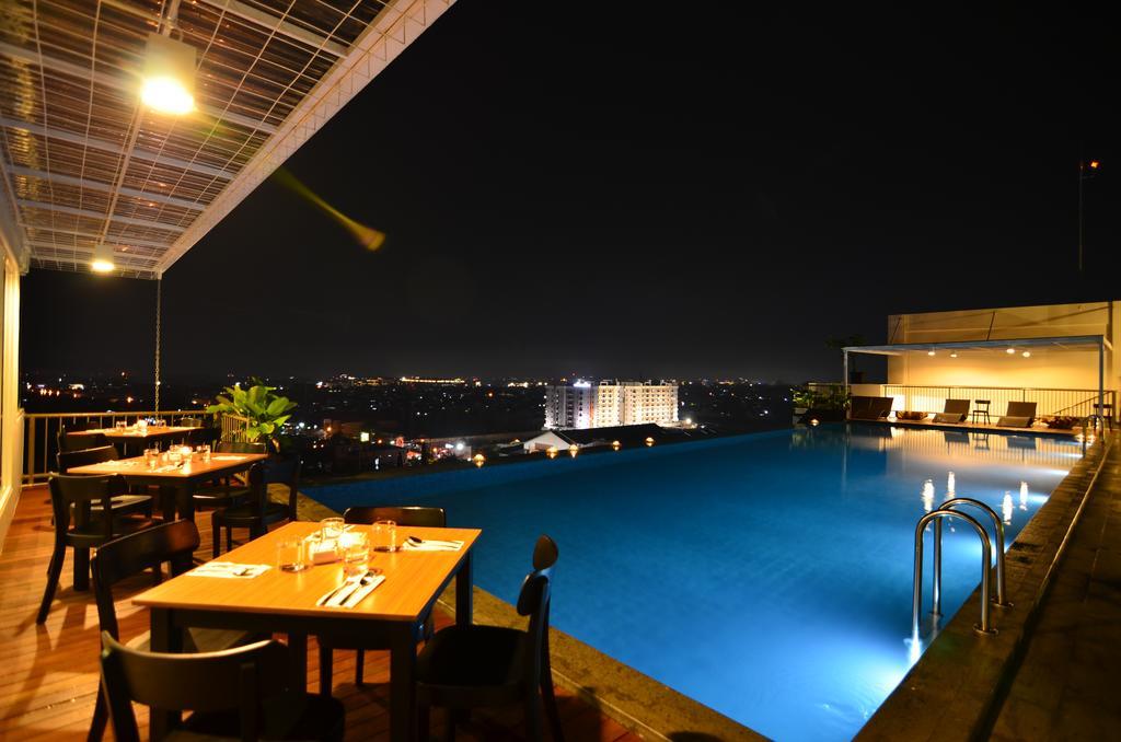 Student Park Hotel Jogyakarta Zewnętrze zdjęcie