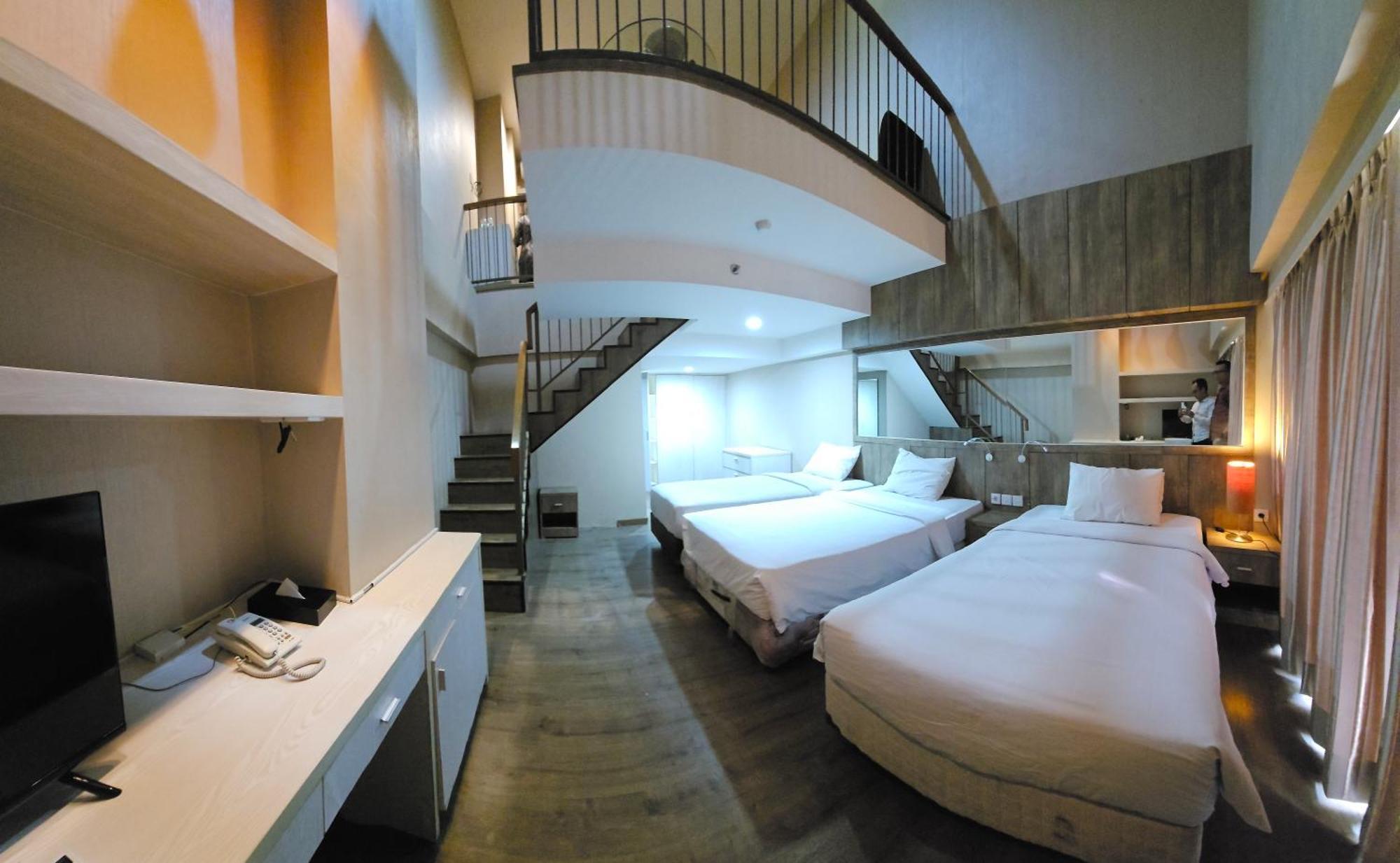Student Park Hotel Jogyakarta Zewnętrze zdjęcie