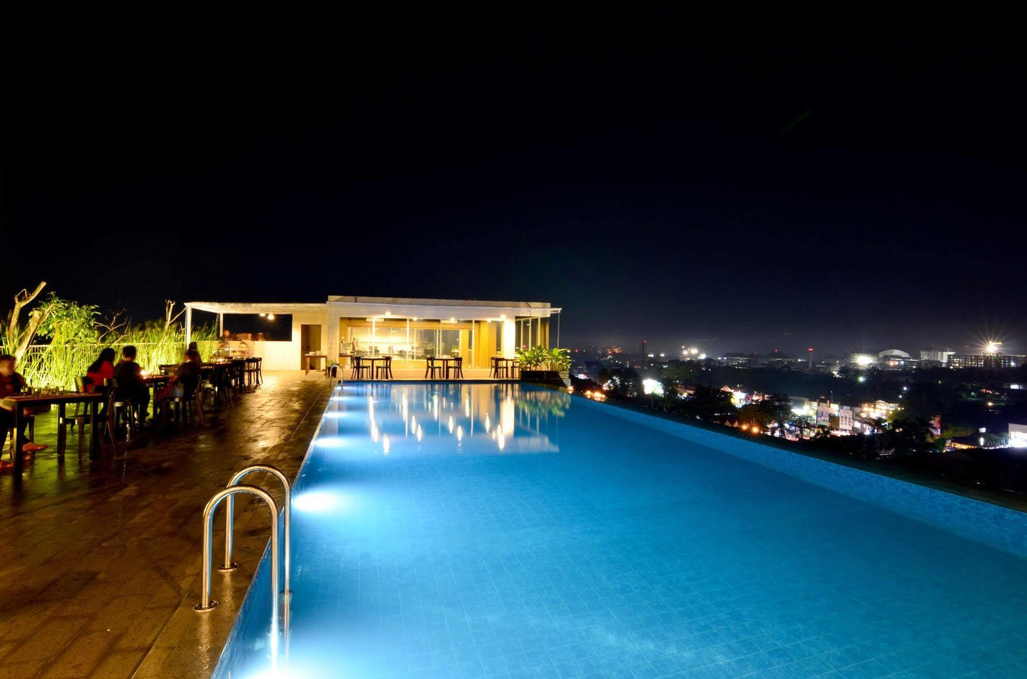 Student Park Hotel Jogyakarta Zewnętrze zdjęcie